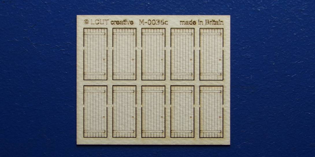 M 00-36c OO gauge kit of 10 single industrial doors with square top Kit of 10 single industrial doors with square top.
